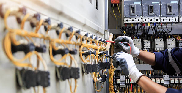 Professional Electrician technician working in Bunk Foss, WA